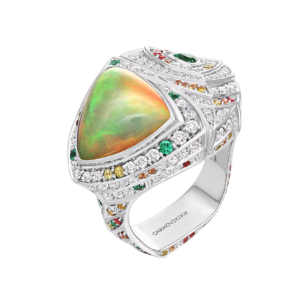 Кольцо с опалом, бриллиантами, изумрудами и сапфирами, белое золото 1