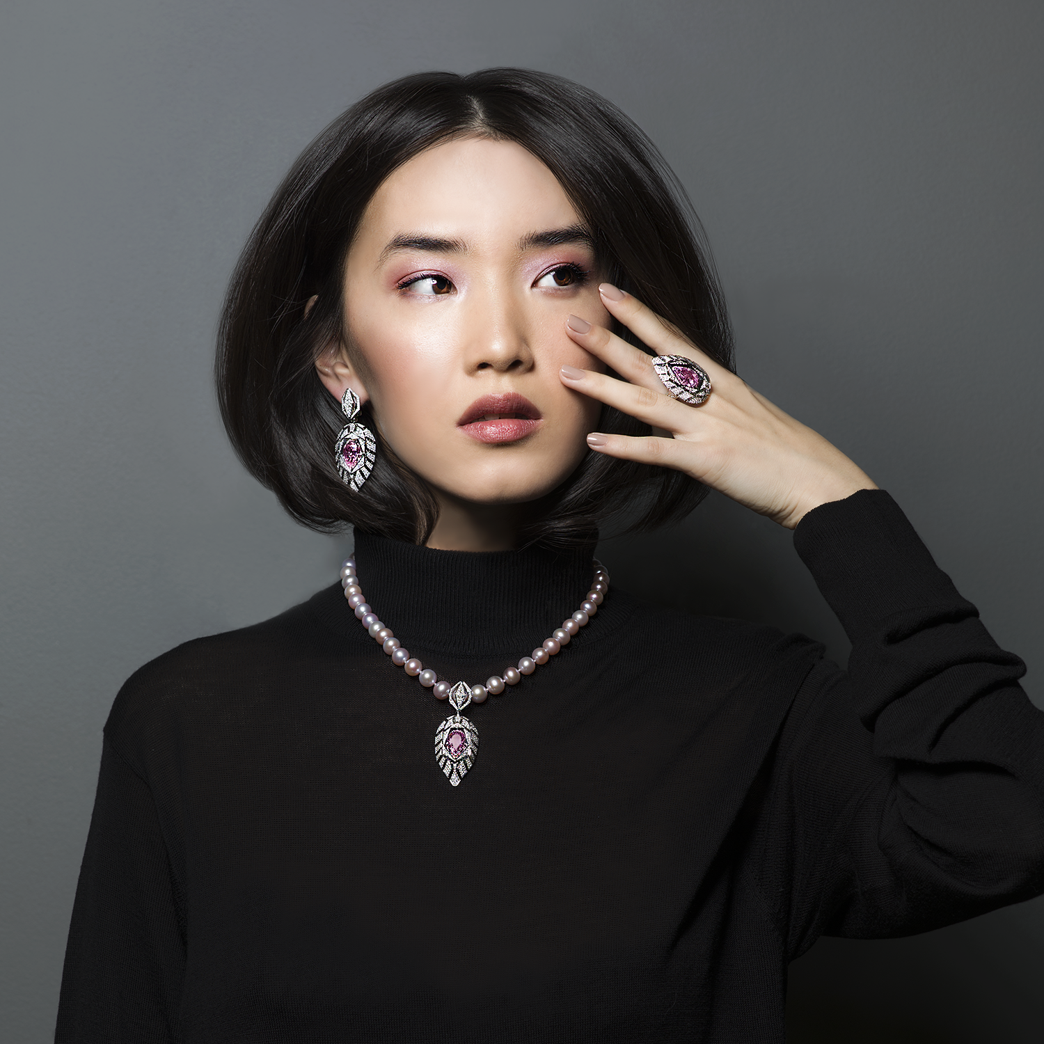 Кольцо с морганитом и бриллиантами, белое золото