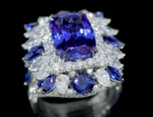 Кольцо с танзанитом, бриллиантами и сапфирами, белое золото