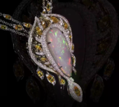 Колье с бриллиантами и желтыми сапфирами, белое золото