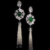 Серьги с изумрудами, бриллиантами и жемчугом, белое золото, н.керамика