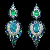 Серьги с опалами, бриллиантами, изумрудами и сапфирами, белое золото, н.керамика