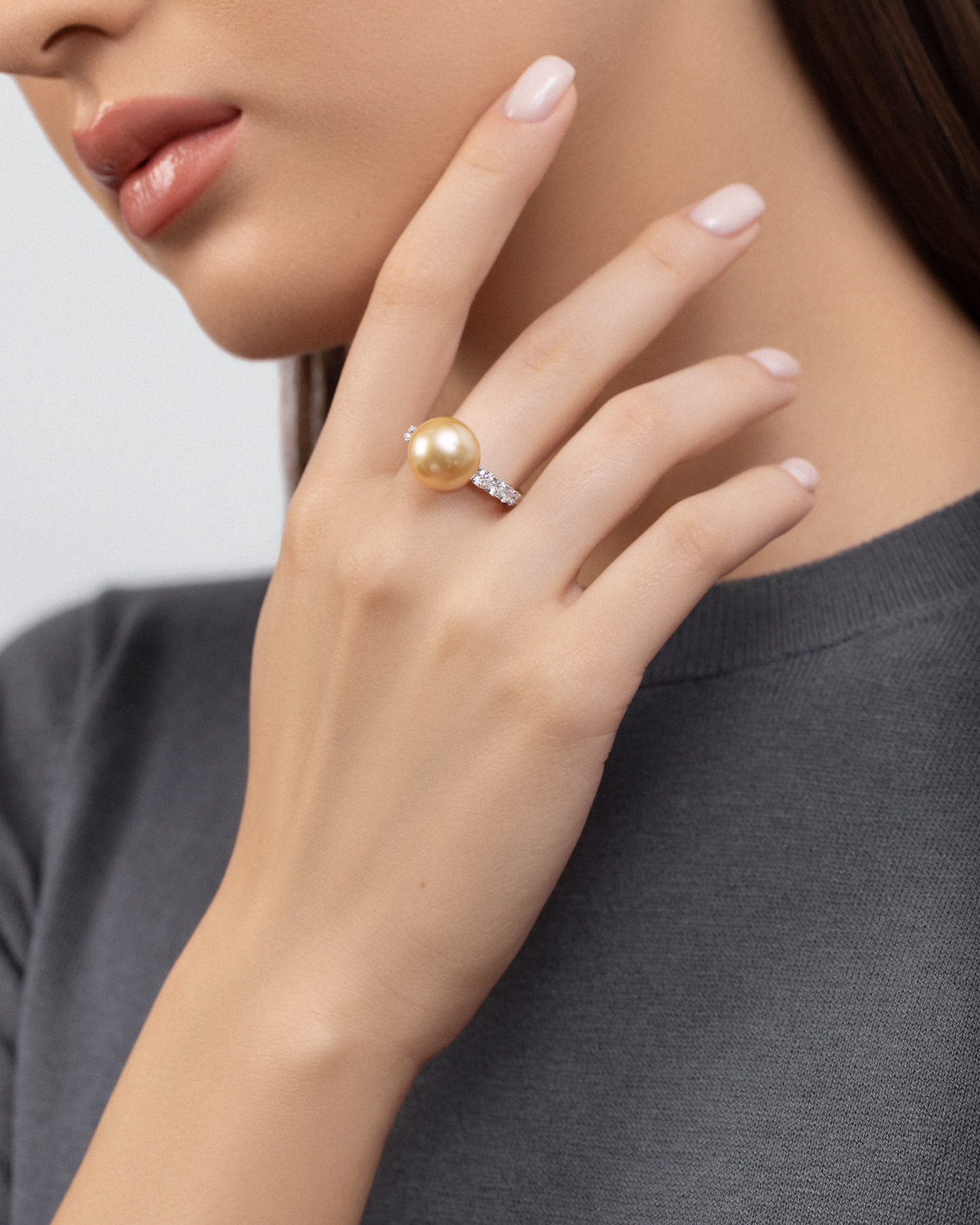 Кольцо с жемчугом и бриллиантами, белое золото