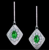 Серьги с изумрудами и бриллиантами, белое золото