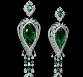 Серьги с изумрудами и бриллиантами, белое золото