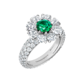 Кольцо с изумрудом и бриллиантами, белое золото