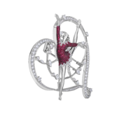 Брошь с сапфирами, рубинами и бриллиантами, белое золото