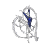 Брошь с сапфирами, рубинами и бриллиантами, белое золото