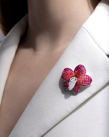 Брошь с рубинами, цветными сапфирами и бриллиантами, белое золото 3