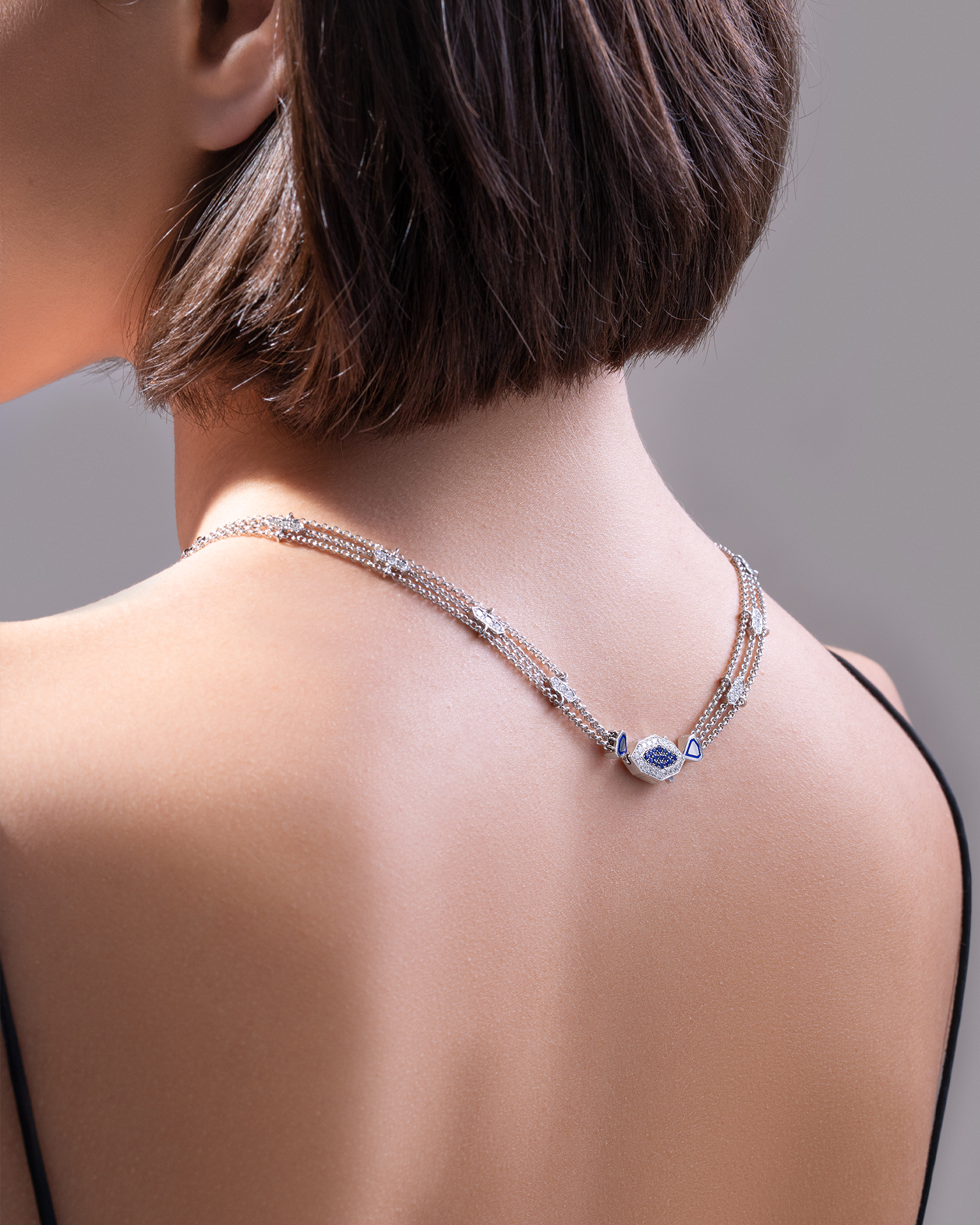 Колье с бриллиантами и сапфирами, белое золото, н. керамика