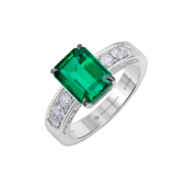 Кольцо с изумрудом и бриллиантами, белое золото