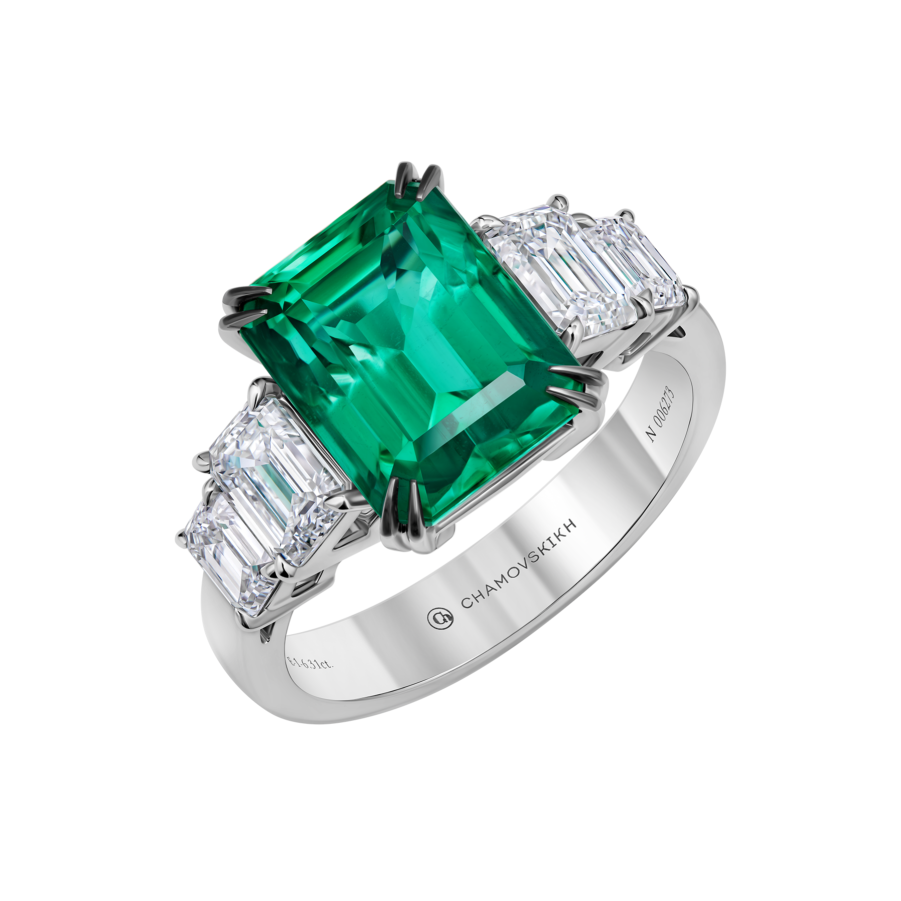 Кольцо с изумрудом и бриллиантами, белое золото