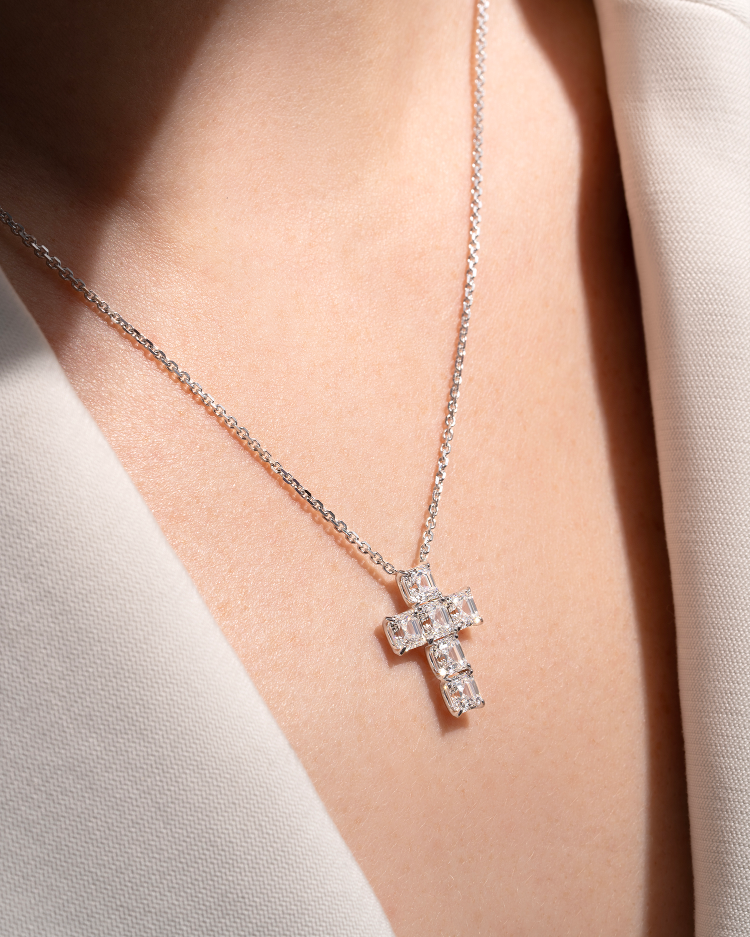 Колье с бриллиантами, белое золото