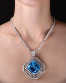 Брошь с аквамарином и бриллиантами, белое золото