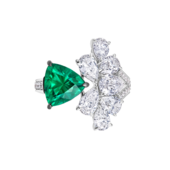 Кольцо с изумрудом и бриллиантами, белое золото