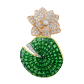 Кольцо с тсаворитами и бриллиантами, желтое золото