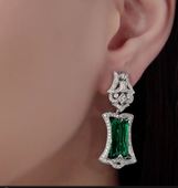 Серьги с верделитами и бриллиантами, белое золото