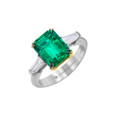 Кольцо с изумрудом и бриллиантами, белое золото