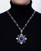 Подвес-брошь с опалом, сапфирами и бриллиантами, белое золото