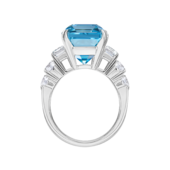 Кольцо с аквамарином и бриллиантами, белое золото