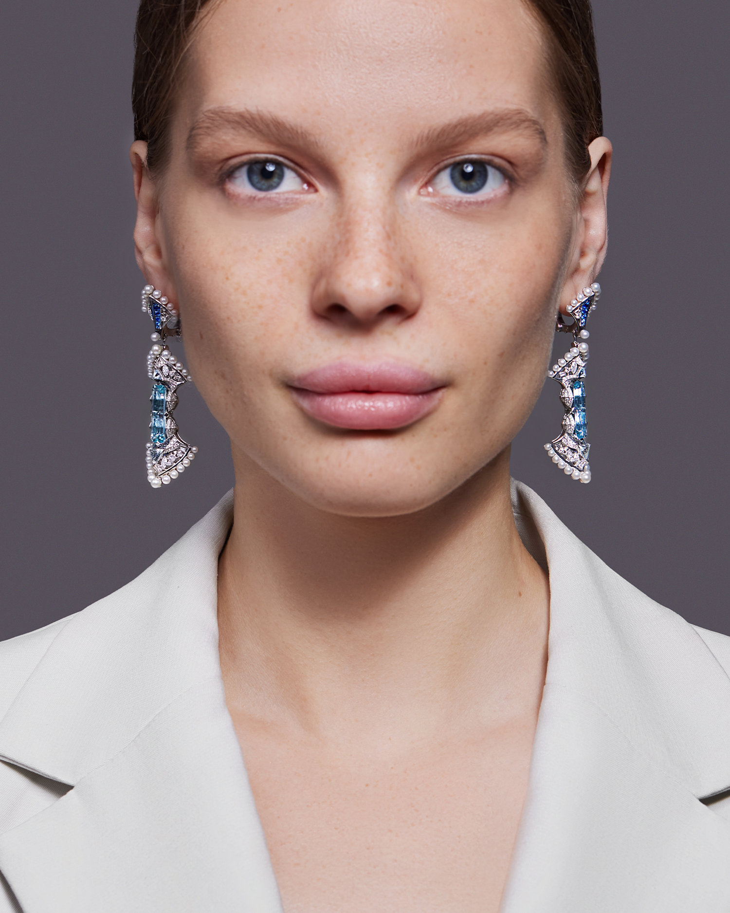 Серьги с аквамаринами, бриллиантами, сапфирами и жемчугом, белое золото, н.керамика