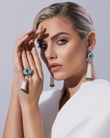 Серьги с изумрудами, бриллиантами и жемчугом, белое золото 2